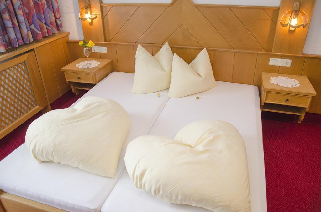 Hotel Haus Angela à Kappl  Extérieur photo
